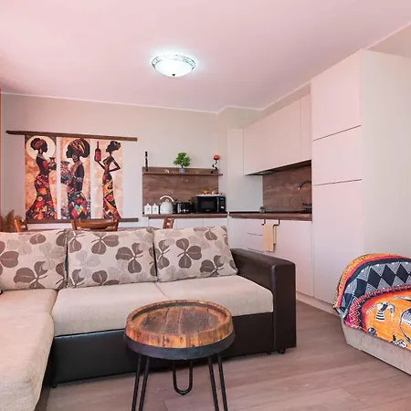 아파트 Flat Lora *