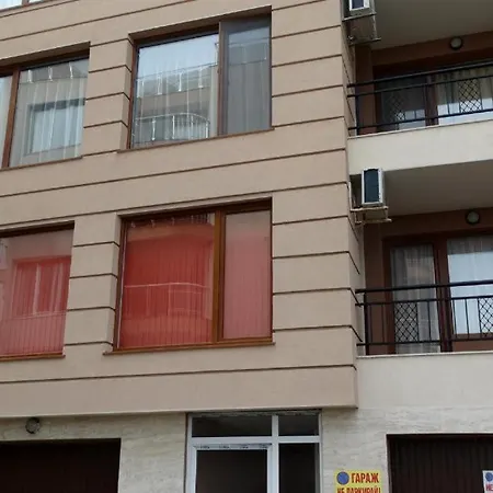 Апартамент Flat Lora Поморие